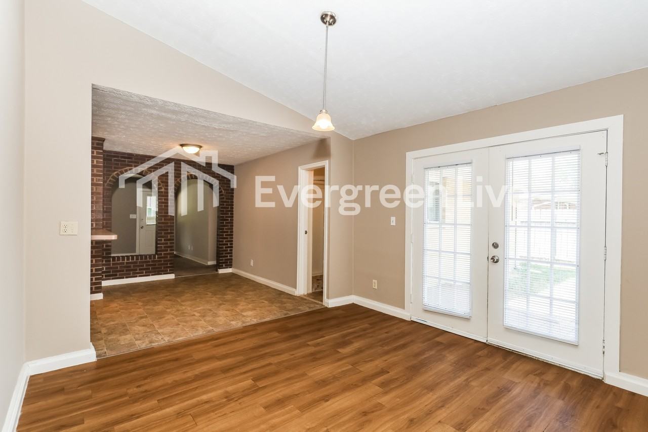 304 Applegate Rd - Photo 6 of 16