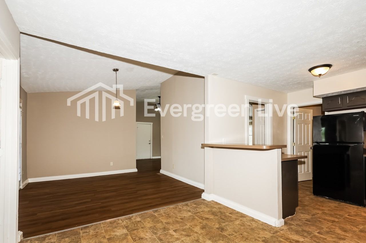 304 Applegate Rd - Photo 7 of 16