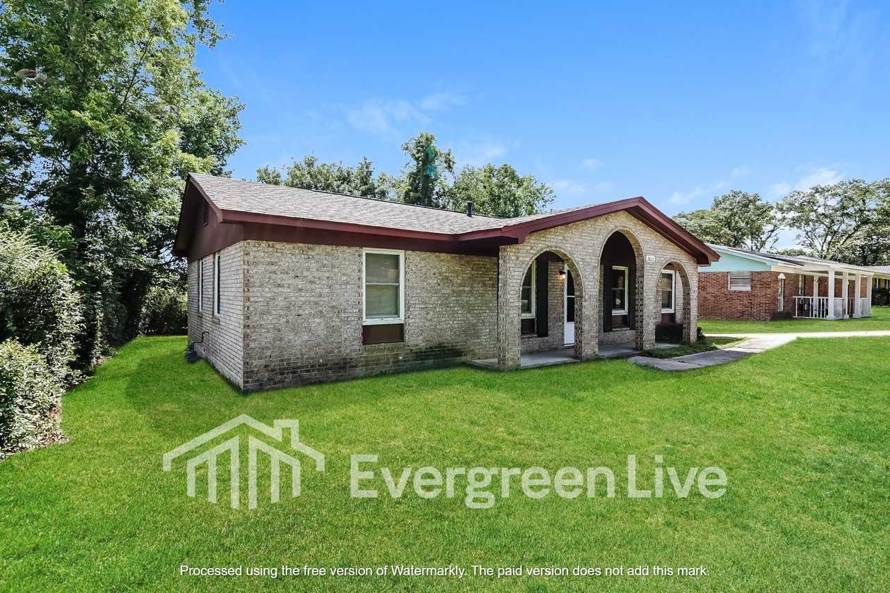 2822 Meadowbrook Dr - Photo 2 of 15