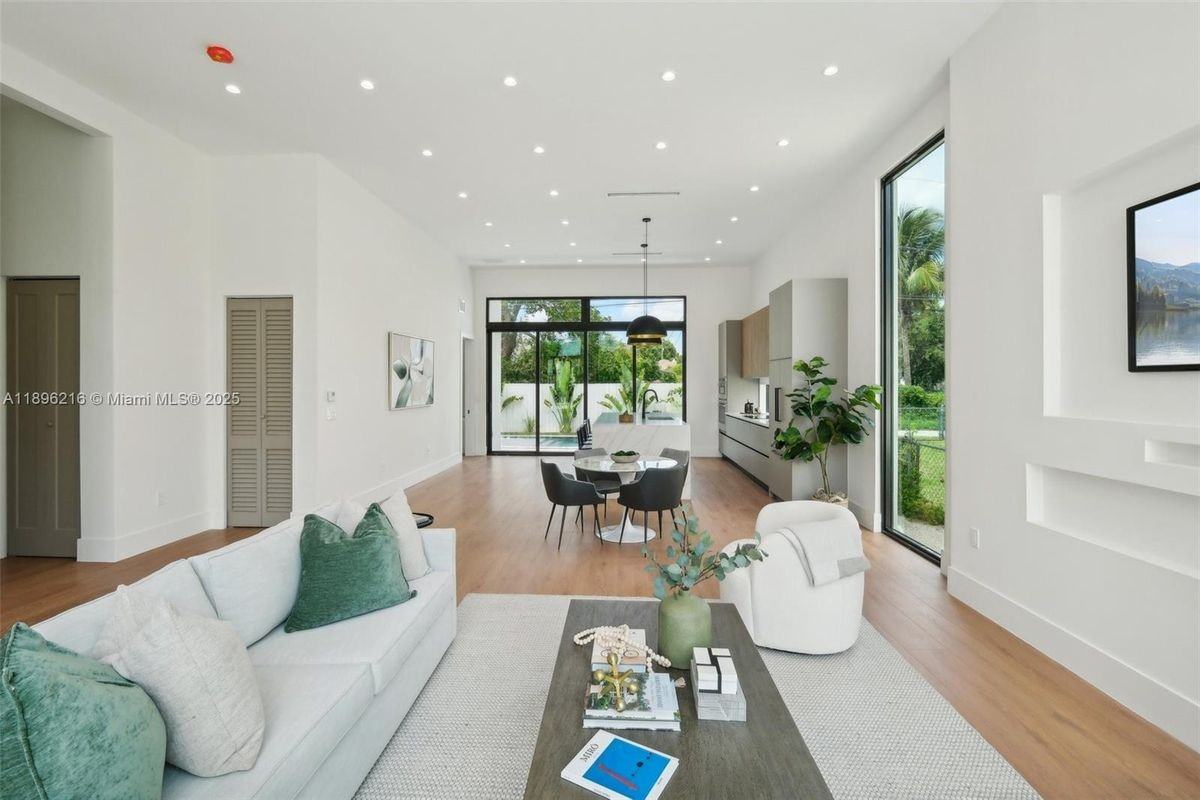 510 Nw 50th St - Photo 3 of 3