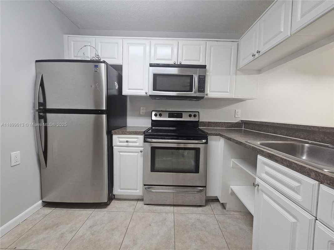 14107 Glenmoor Dr - Photo 5 of 7