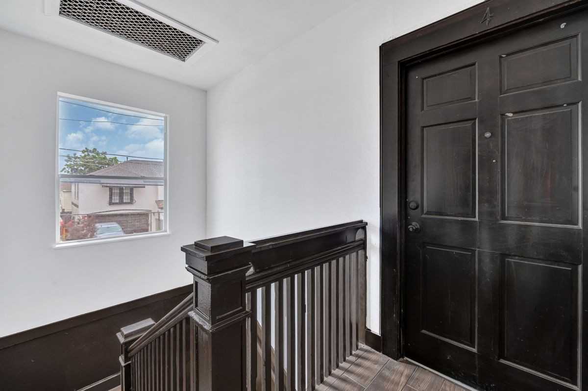 2506 Keene St ##2/4 - Photo 3 of 15