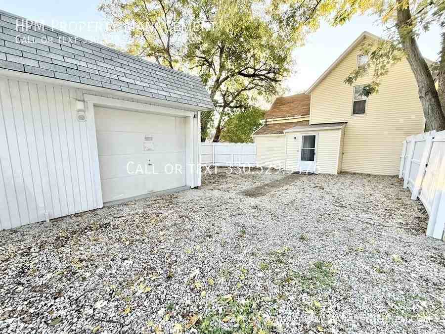 412 Brown Ave Nw - Photo 3 of 30