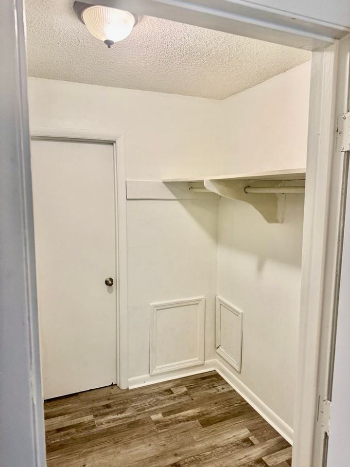 Manchester Arbors Apartments - Photo 2 of 5