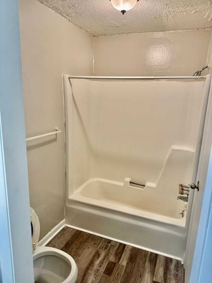 Manchester Arbors Apartments - Photo 4 of 5