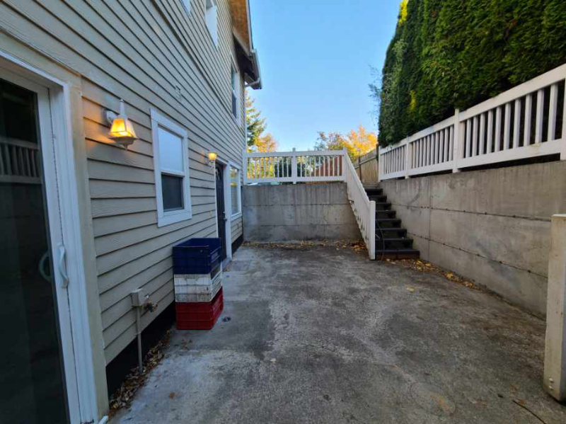 2223 Lincoln St - Photo 2 of 18