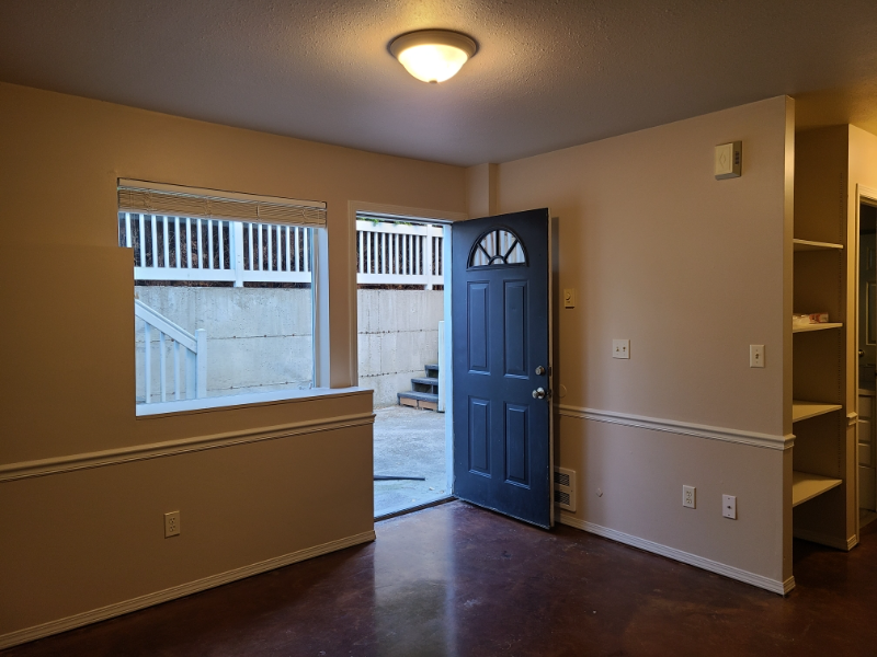 2223 Lincoln St - Photo 4 of 18