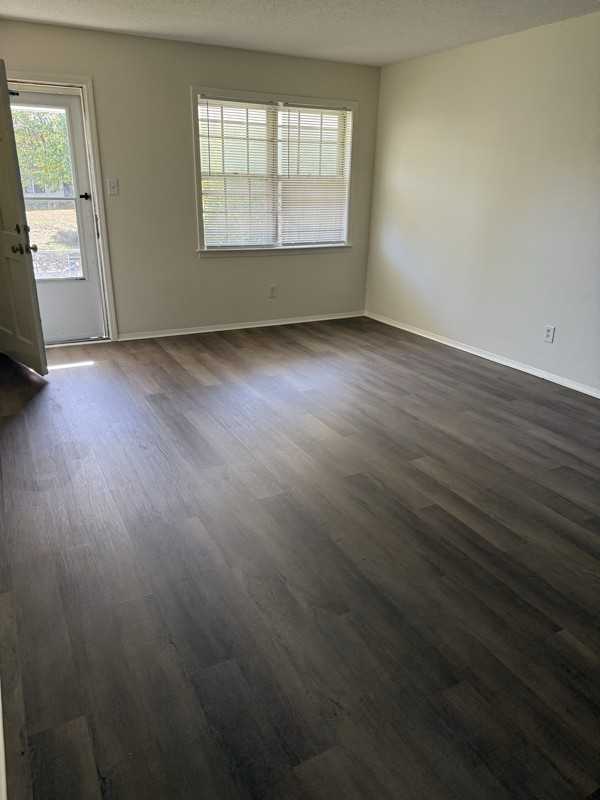 1914 Saint James Dr #4 - Photo 5 of 9