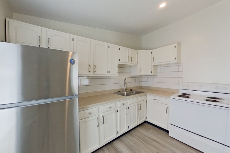 2445 Hiawatha St - Photo 5 of 12