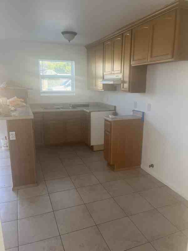 102 W Hall Ave - Photo 3 of 14