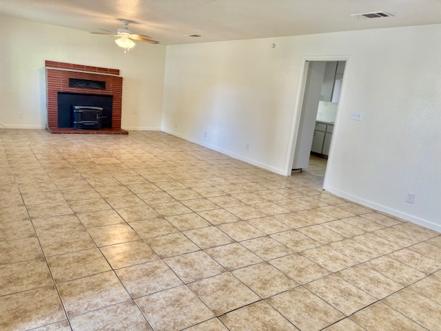 131 S Lemoore Ave - Photo 2 of 13