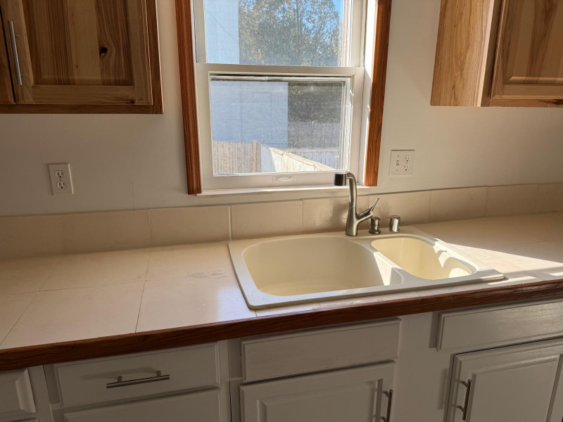 145 N Oakland Ave - Photo 3 of 14