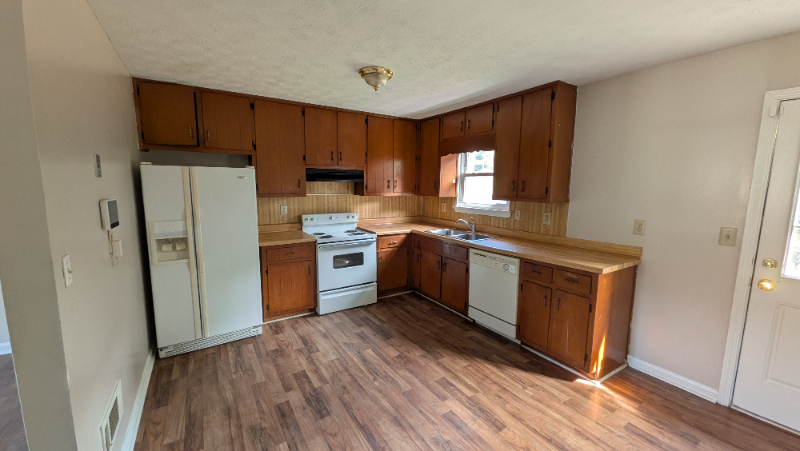 2720 Oxford Court - Photo 3 of 18