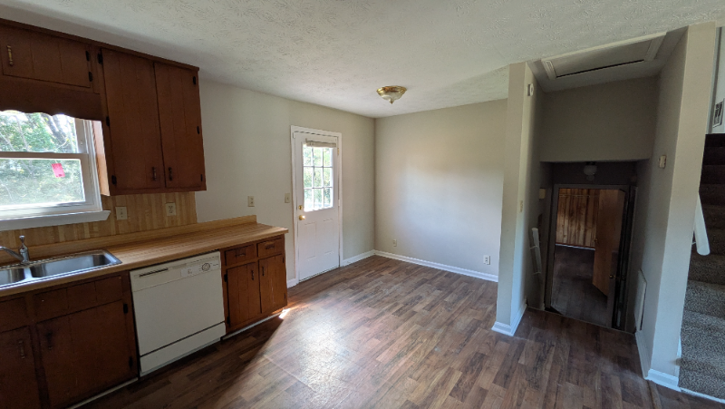 2720 Oxford Court - Photo 4 of 18