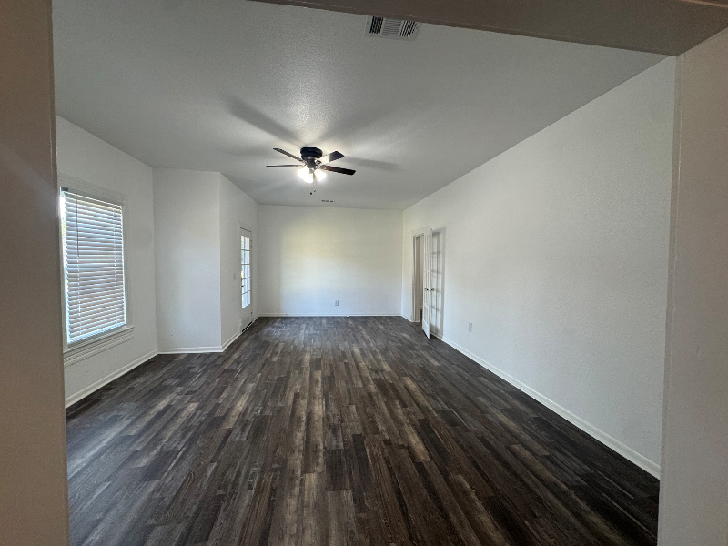 314 Corsicana St - Photo 3 of 11