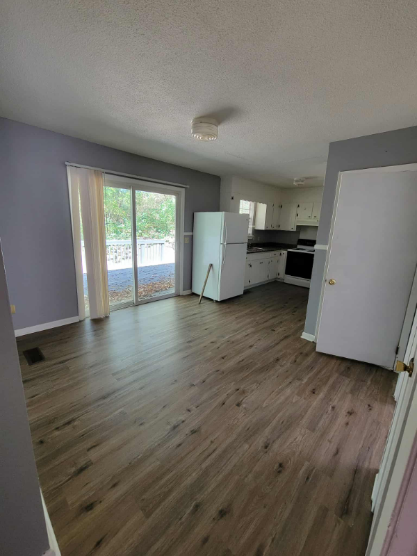 213 Hilltop Dr - Photo 3 of 13