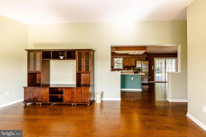 305 S Winding Brooke Dr - Photo 2 of 10