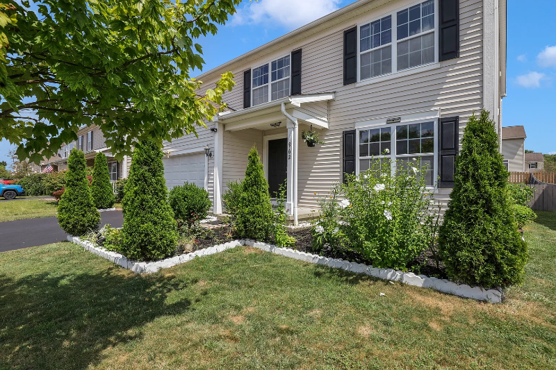 962 Preble Dr - Photo 2 of 20