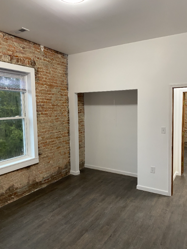 550 S Market St - Photo 2 of 5