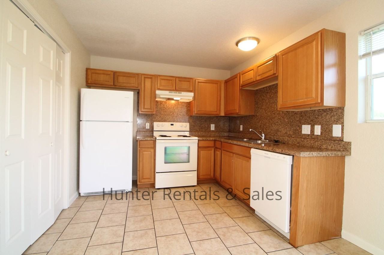 1604 1604-B Aztec Trace Dr - Photo 3 of 17