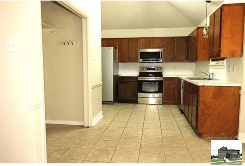 213 Bronc Dr - Photo 2 of 16