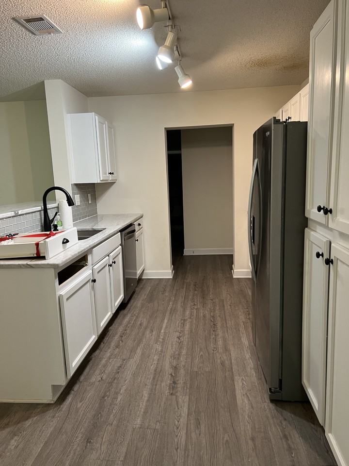 302 Harts Cove Way - Photo 3 of 19