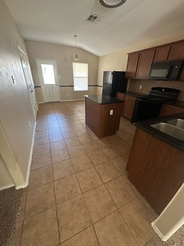 10008 Smock Mill Ln - Photo 5 of 17