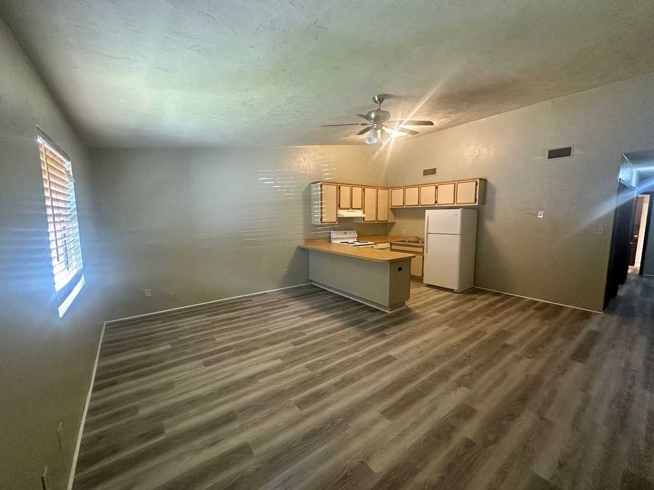 2011 Melrose Dr - Photo 2 of 16