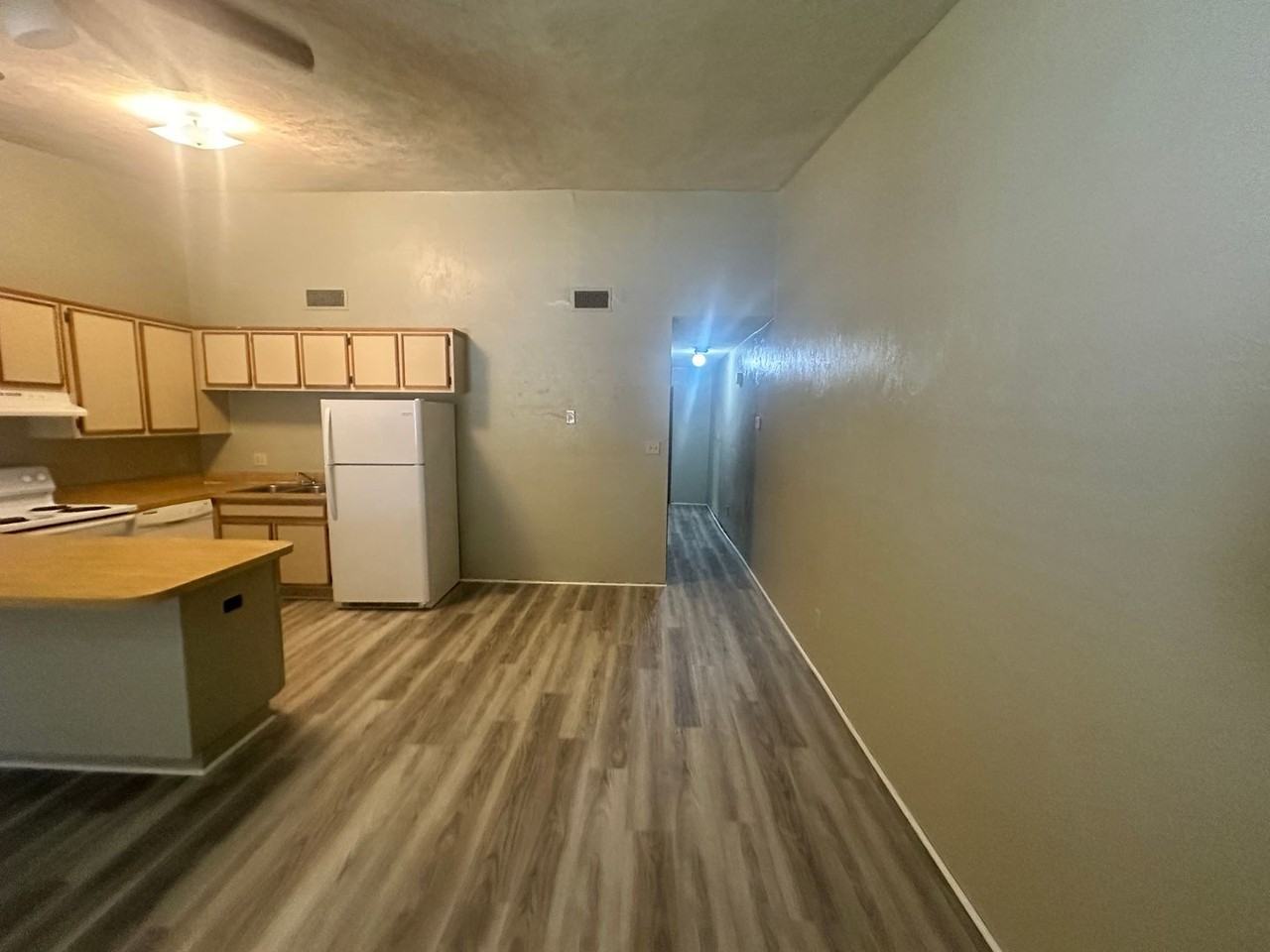 2011 Melrose Dr - Photo 3 of 16