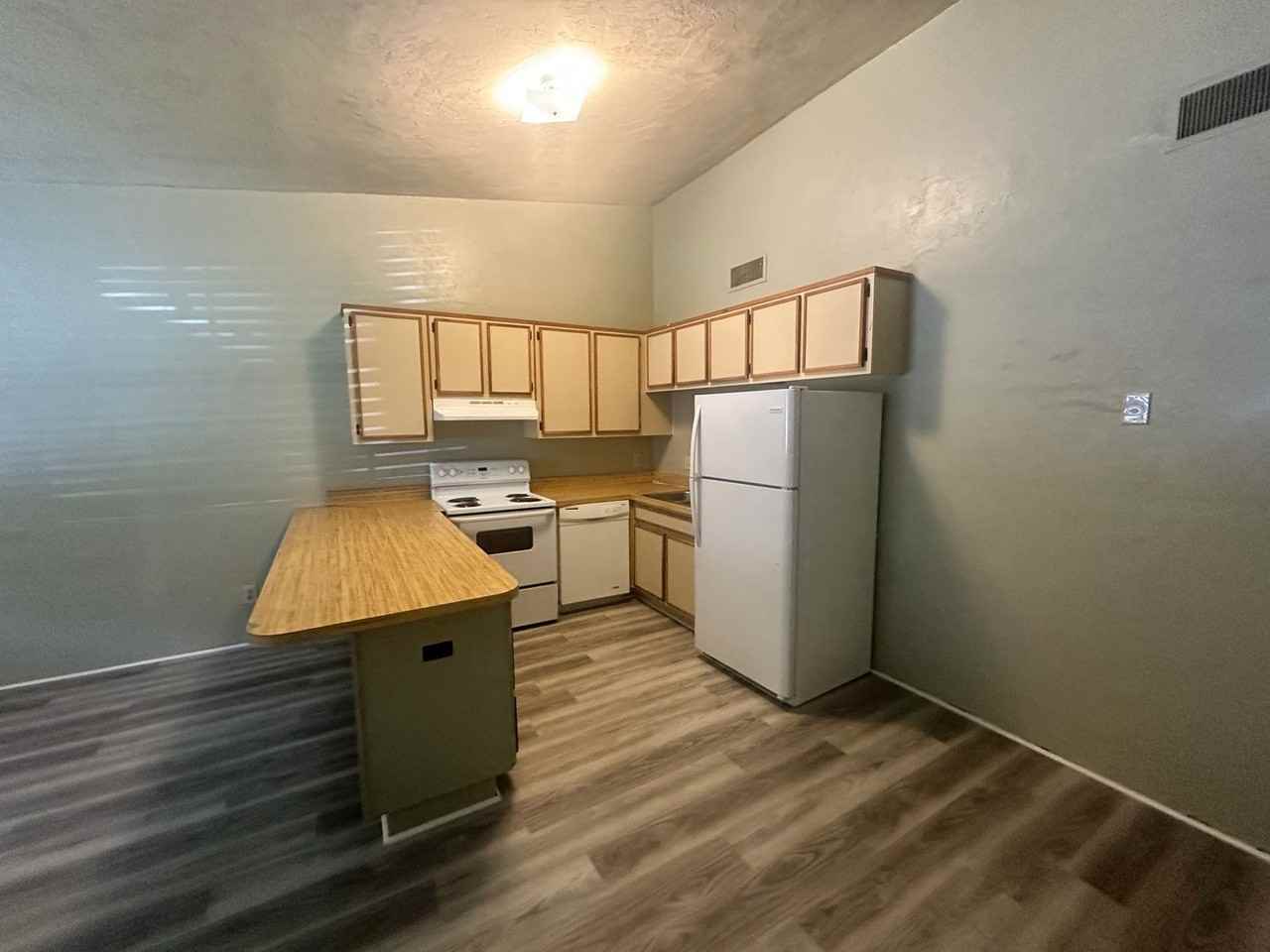 2011 Melrose Dr - Photo 4 of 16