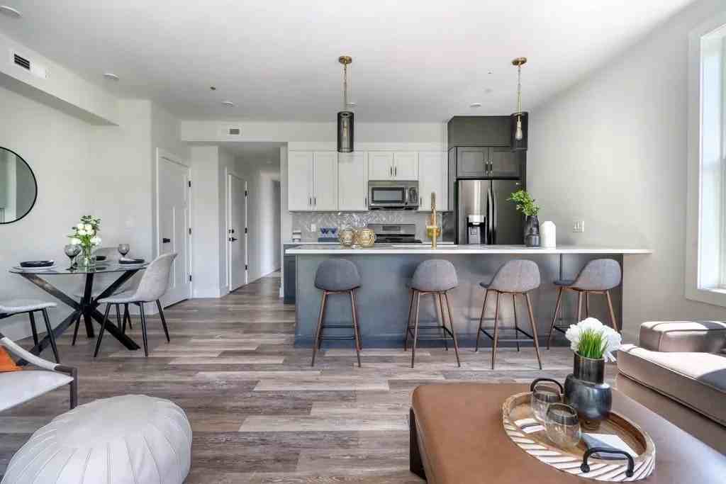 19 W Tremlett St #3 - Photo 2 of 22