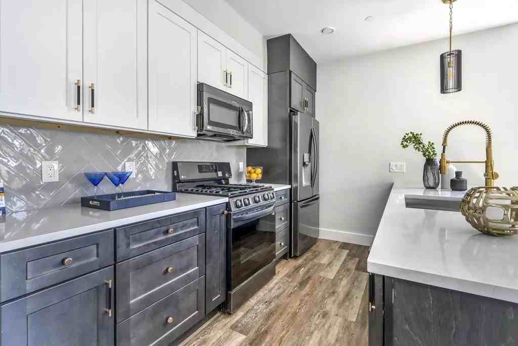 19 W Tremlett St #3 - Photo 4 of 22