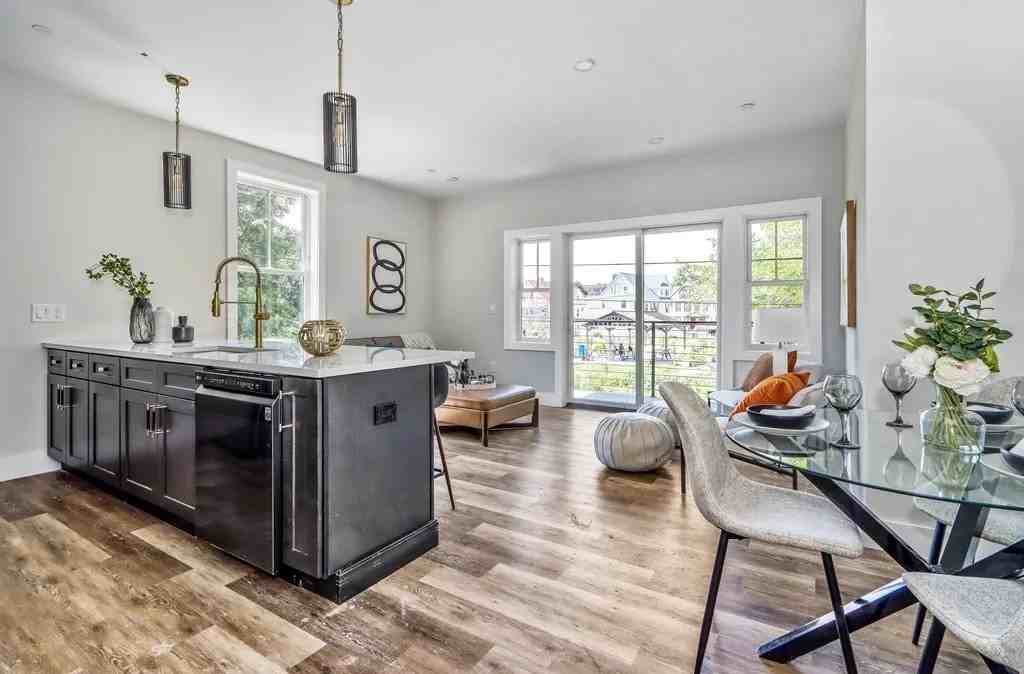 19 W Tremlett St #3 - Photo 5 of 22