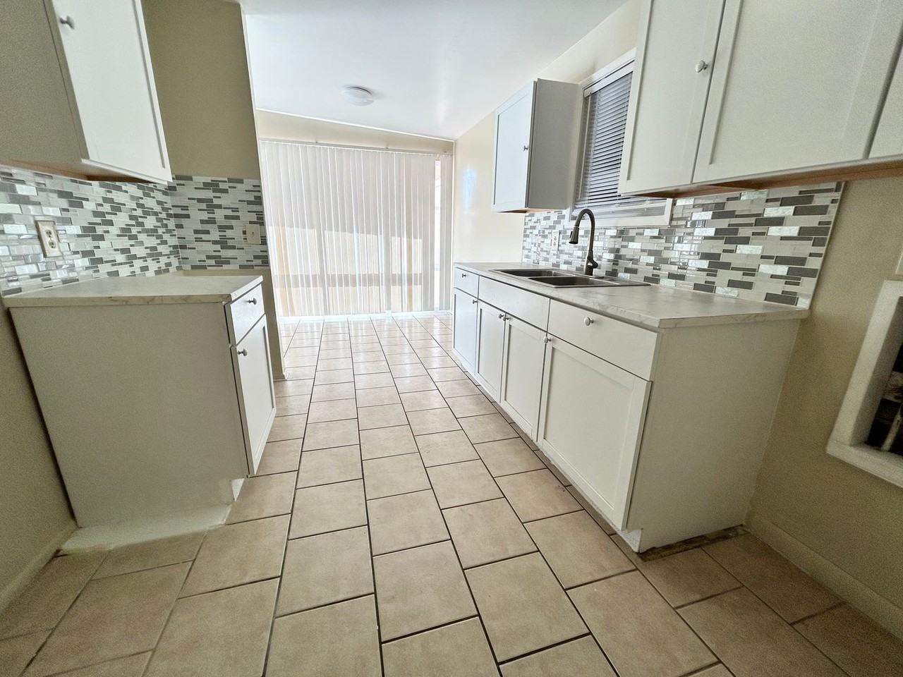 2725 62nd St - Photo 2 of 13