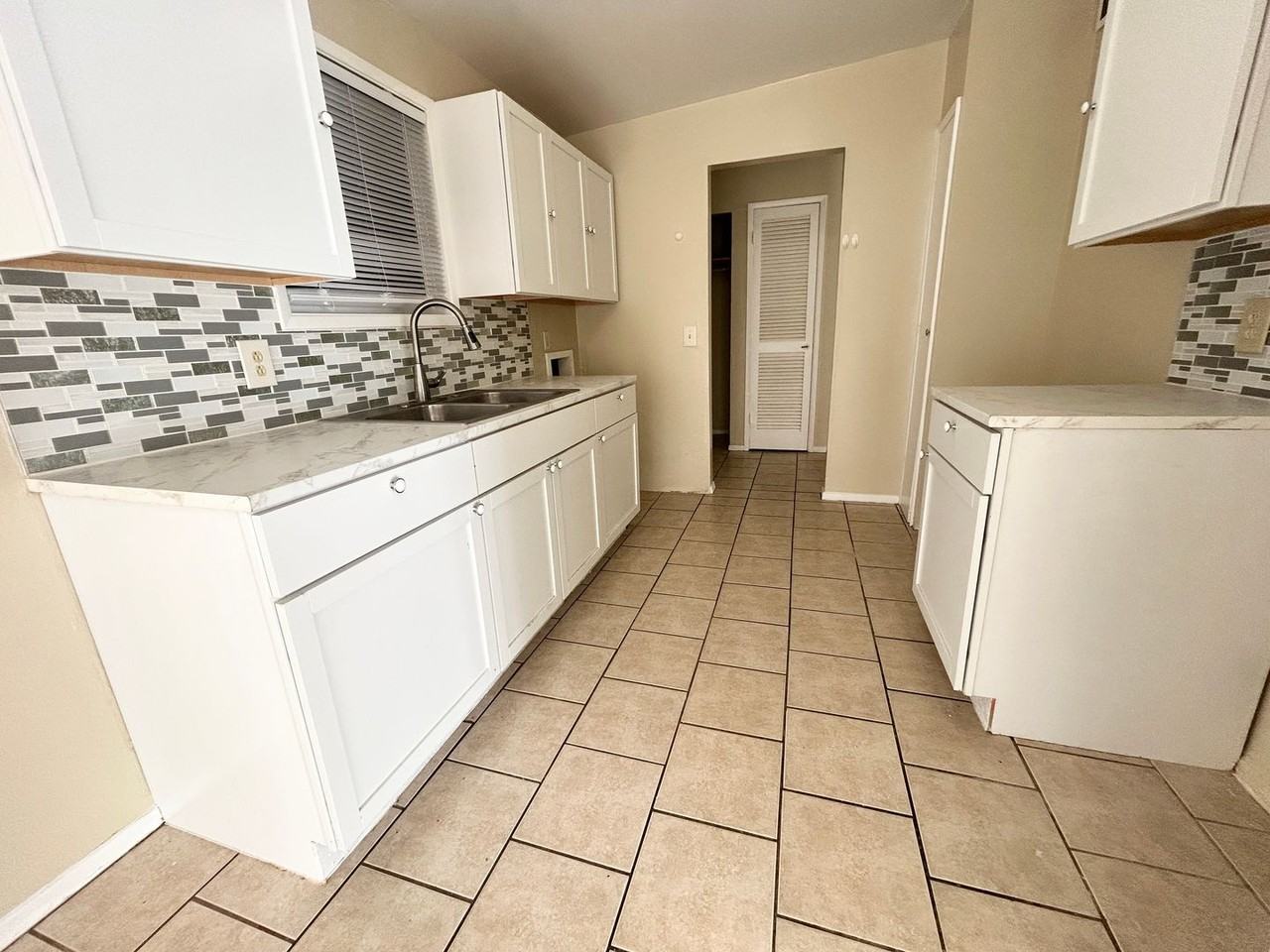 2725 62nd St - Photo 3 of 13