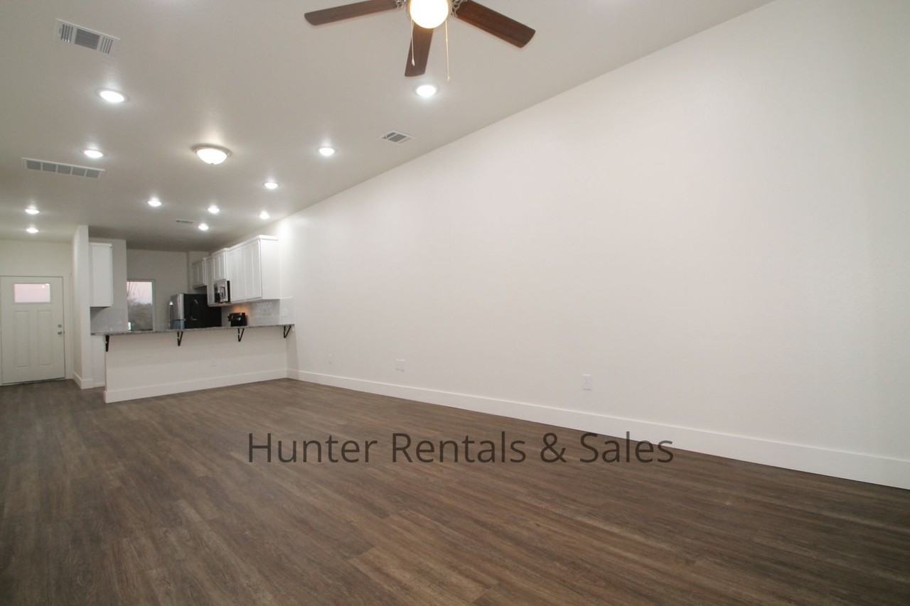 1932 Royal Loop - Photo 3 of 28