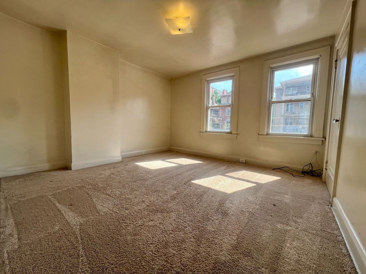 243 Halket Pl - Photo 7 of 12