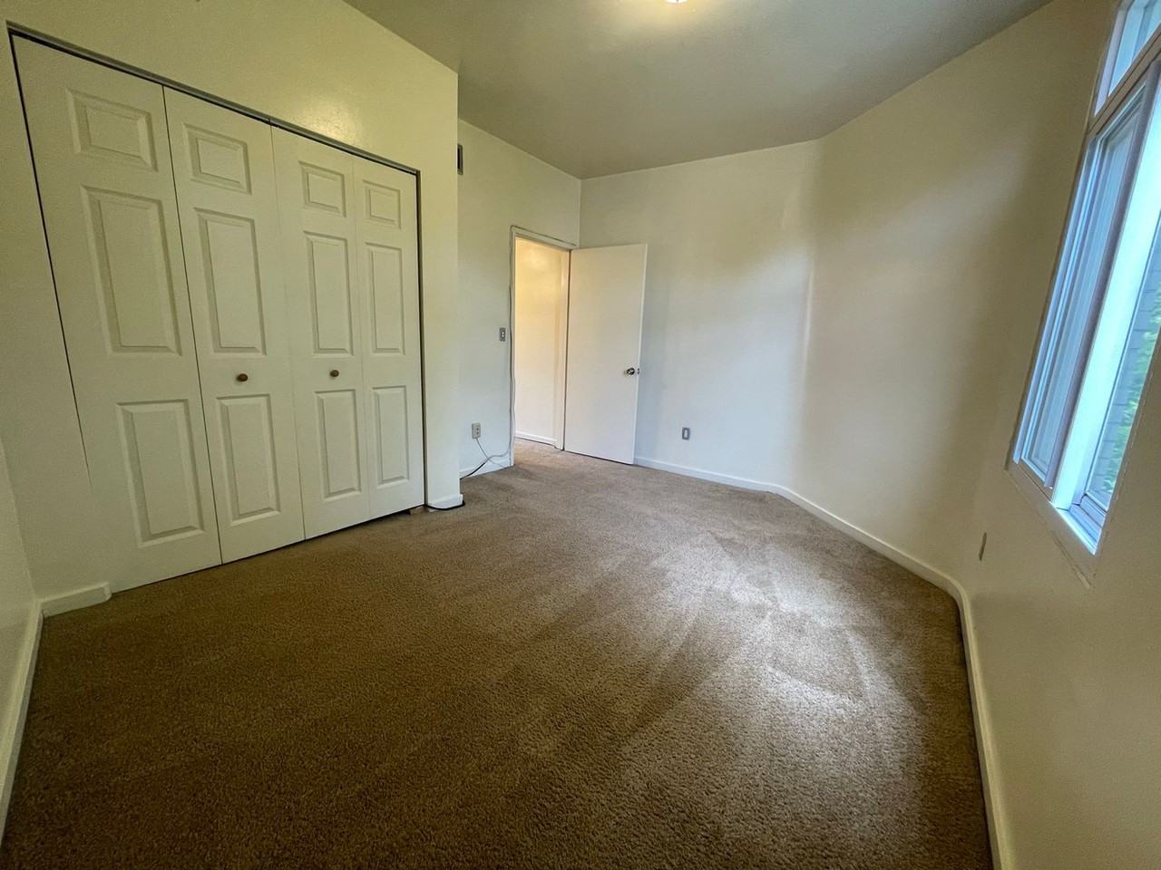 3440 Bates St #14 - Photo 4 of 8