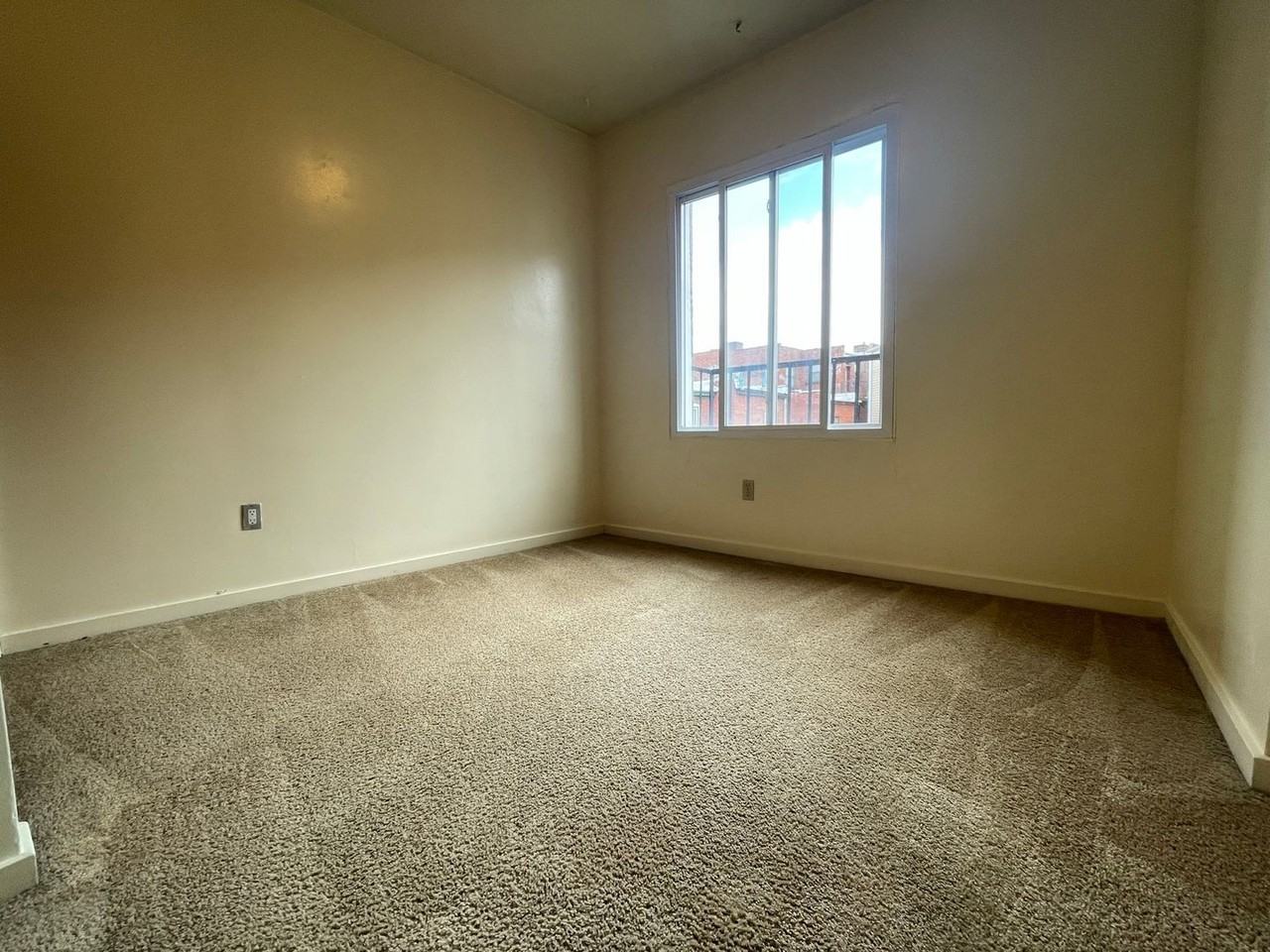 3440 Bates St #14 - Photo 6 of 8