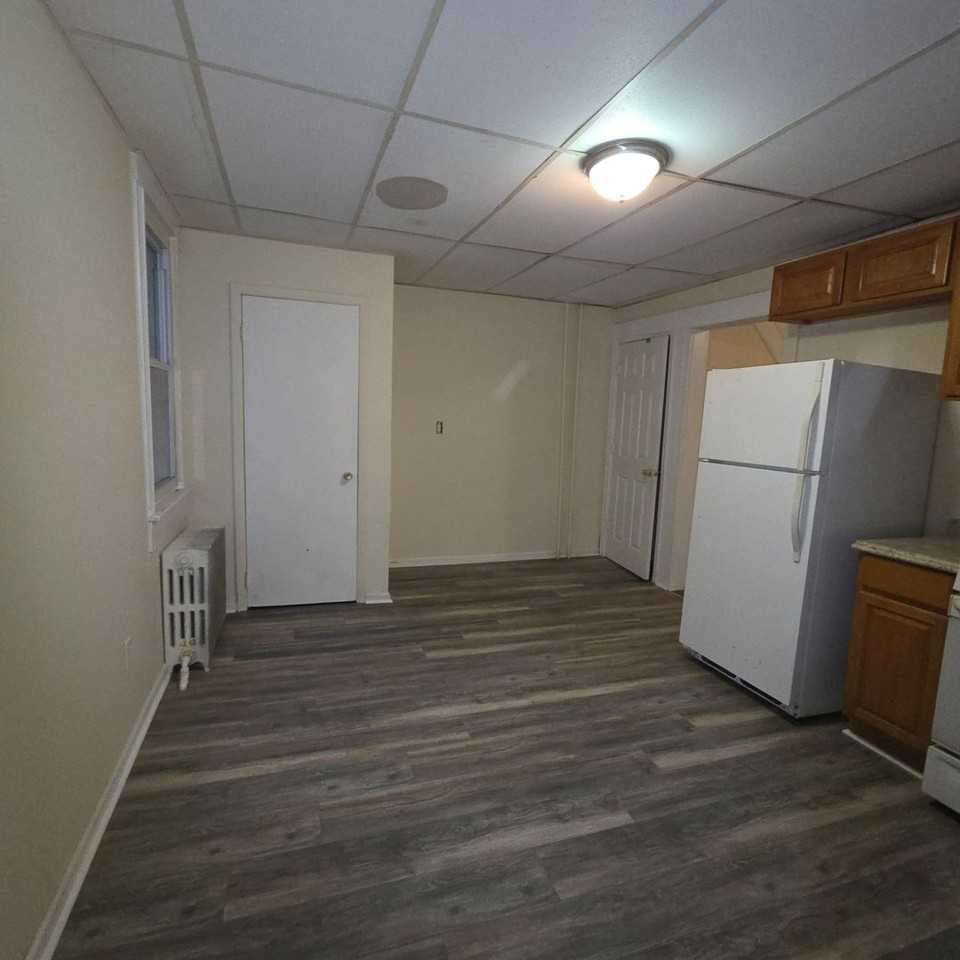 208 N Church St - Photo 4 of 12