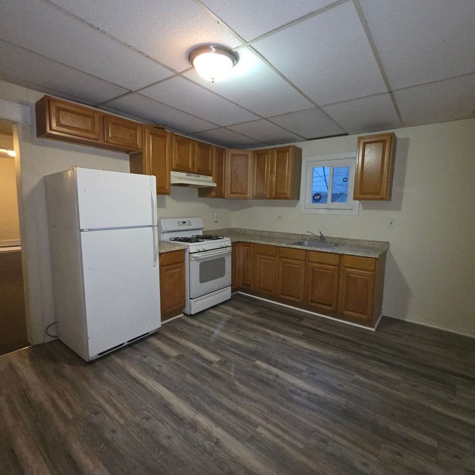 208 N Church St - Photo 5 of 12