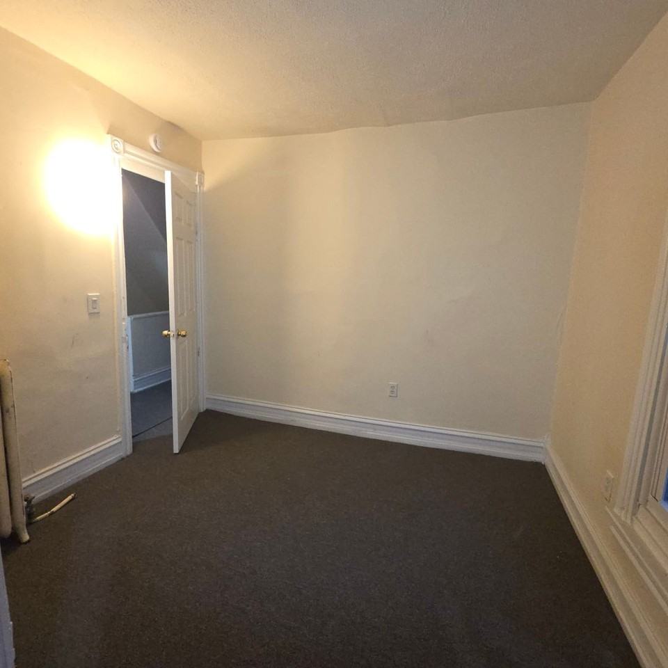 208 N Church St - Photo 6 of 12