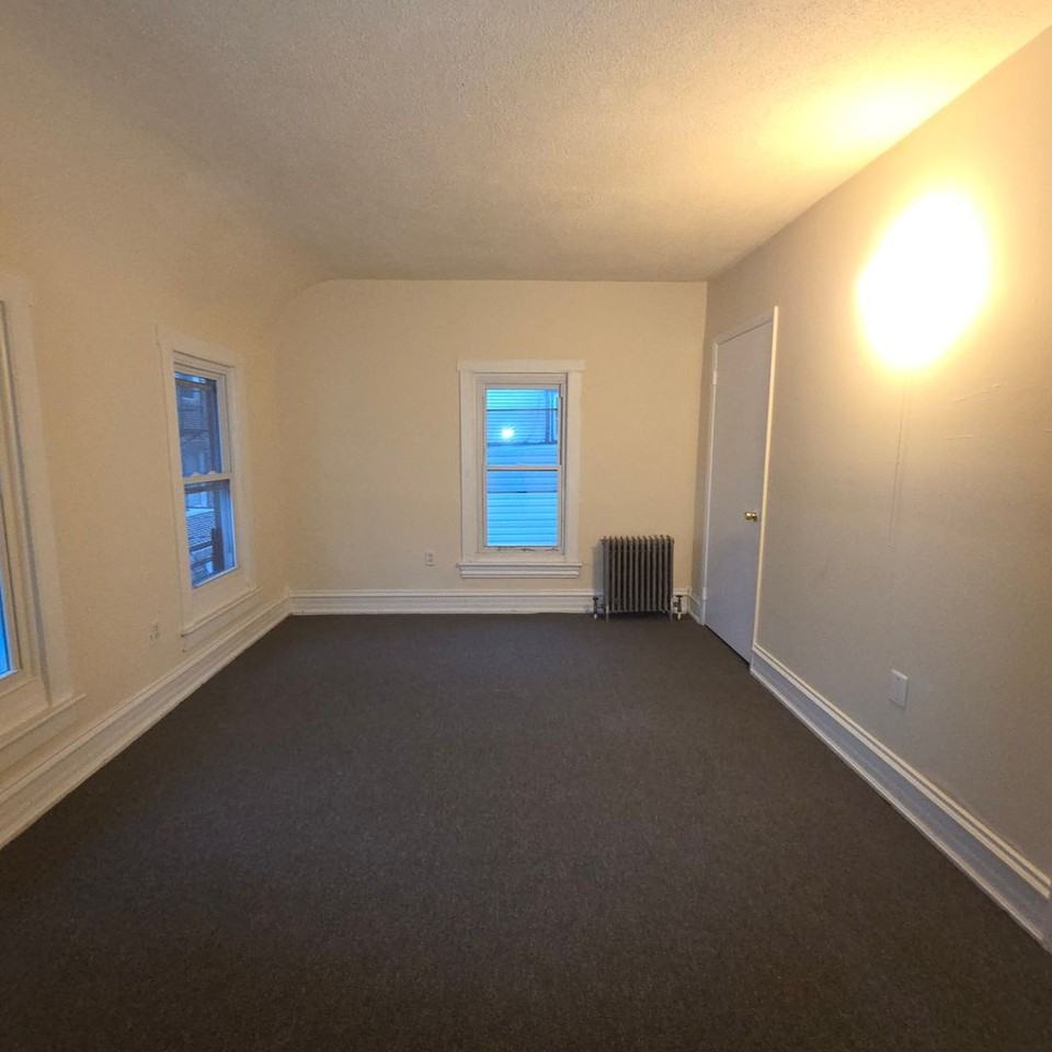 208 N Church St - Photo 7 of 12