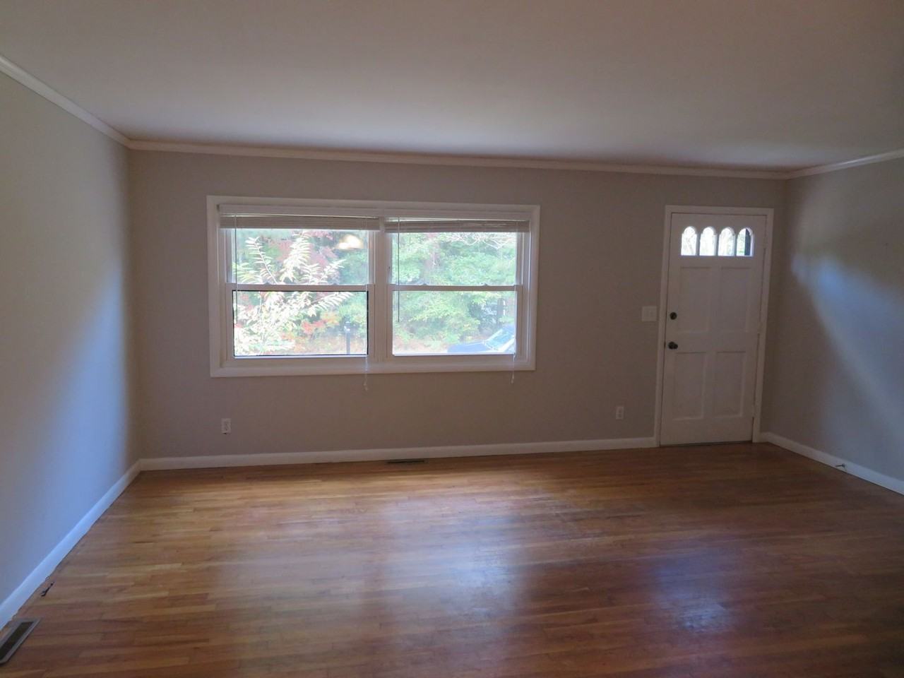 169 Winston Dr - Photo 3 of 14