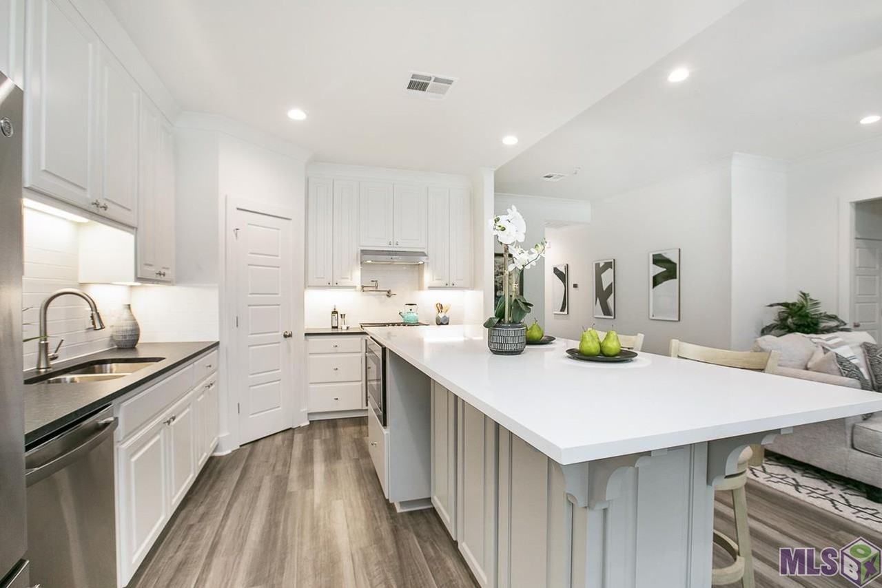 8911 Southlawn Dr - Photo 2 of 11