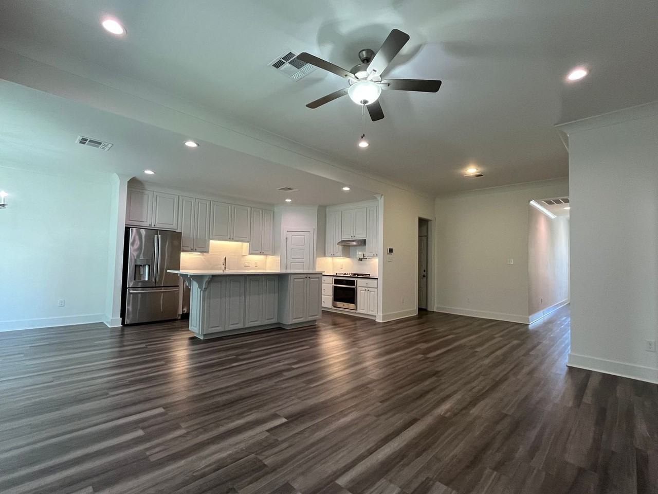 8911 Southlawn Dr - Photo 6 of 11