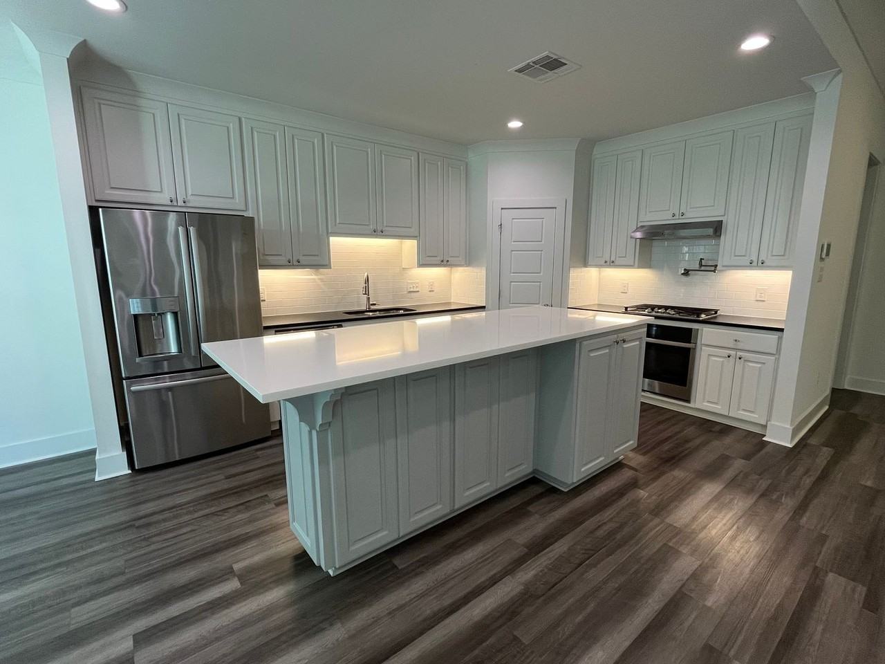 8911 Southlawn Dr - Photo 7 of 11