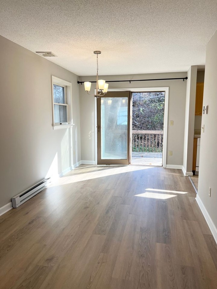 812 Lake Vista Dr - Photo 2 of 29