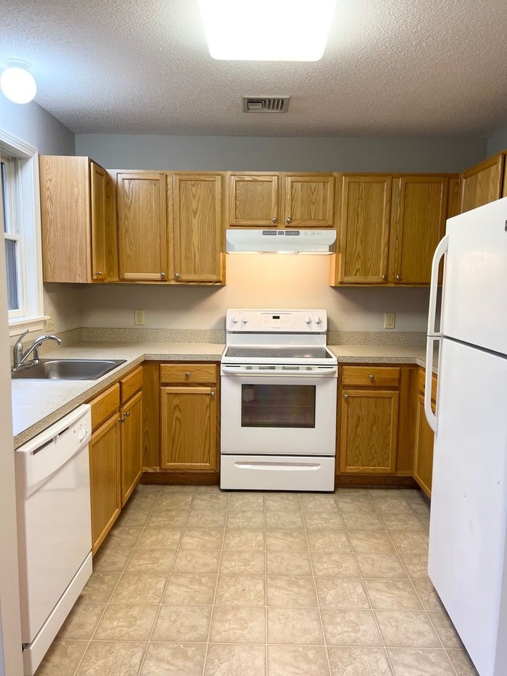 812 Lake Vista Dr - Photo 3 of 29