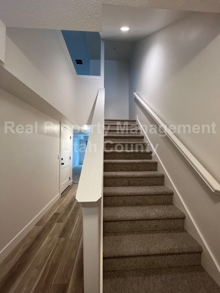 645 E 340 S - Photo 7 of 38